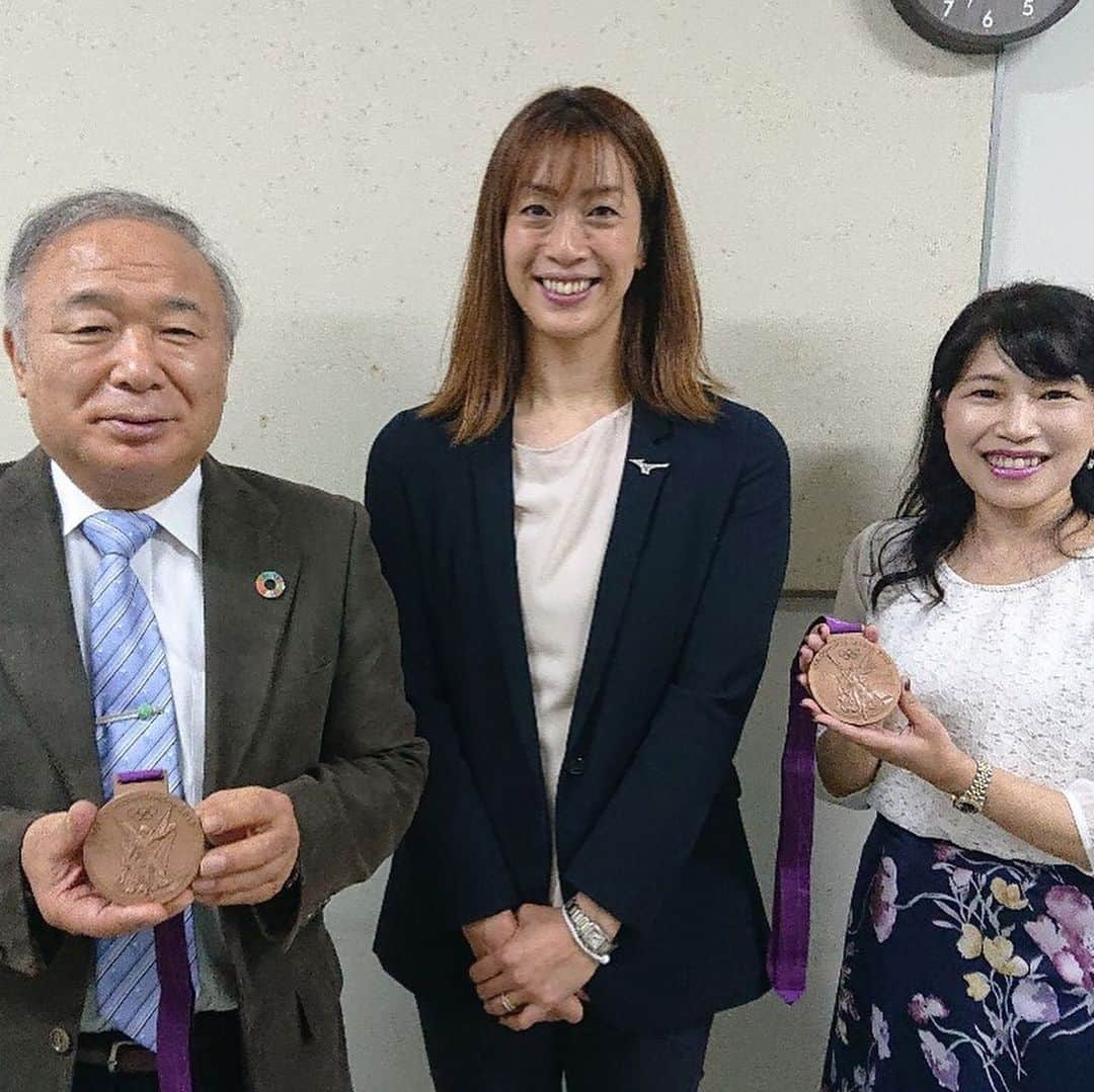 寺川綾さんのインスタグラム写真 - (寺川綾Instagram)「今日は糸魚川へ🚄✨ 健康づくりセンタープール開設記念事業に参加させていただきました🏊‍♀️ コロナの影響で、ずーーーーーーっとできていなかったスイムレッスンも、すっごく久しぶりに開催💡からのトークショーも🎤 皆さんととても濃い時間を過ごさせていただき、楽しく充実した1日となりました☺️ 糸魚川の皆さん、温かい人たちばかりでした💕 ありがとうございました🙏 このコロナ禍ではありますが、安全対策をし、少しでも安心してプールに通える日々が少しずつ増えると嬉しいなと思います✨ #糸魚川 #健康づくりセンタープール #開設記念事業 #スイムレッスン #トークショー #充実時間 #ありがとうございました🙇‍♀️」11月22日 23時23分 - terakawaaya_official