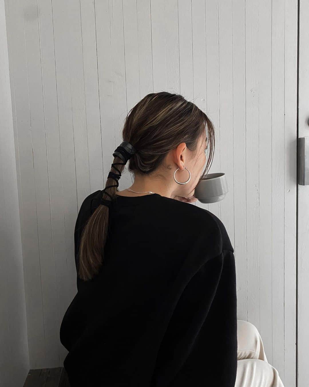 近藤沙良さんのインスタグラム写真 - (近藤沙良Instagram)「. . ほとんどストレートか 髪の毛ぐしゃっとくくるしかせんけど こんなん久しぶりにしたら なんか気分が良かったです🖤🖤🖤わら はやてくんやってくれてありがと✌🏿やるやん⤴︎⤴︎⤴︎」11月22日 23時25分 - saaara57