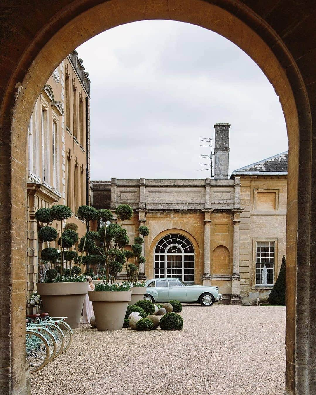 BEAUTIFUL HOTELSさんのインスタグラム写真 - (BEAUTIFUL HOTELSInstagram)「Aynhoe Park embodies traditional English grandeur with eclectic décor. This luxury English countryside manor stands in a massive 36,000 sq ft of beautifully maintained grounds on open countryside.🏰  The private family home of @jamesaynhoe & @sophieaynhoe, Aynhoe Park opens its doors for unique celebrations or an idyllic retreat—with a touch of whimsy.🥂  Swipe for a tour of the estate ➡️  📸 @alixelay, @barkerevans, @markwallisphoto, @charlottehuweddings,  @homeandbalance 📍@aynhoepark, Aynho, Banbury, Oxfordshire, United Kingdom」11月22日 23時29分 - beautifulhotels