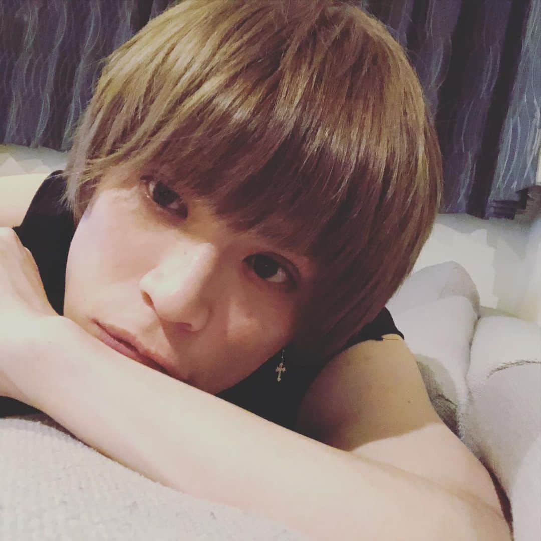 山本裕典のインスタグラム：「#前髪 #パッツン #昔の #瀬戸みたい #色は見た目より #そのまま」