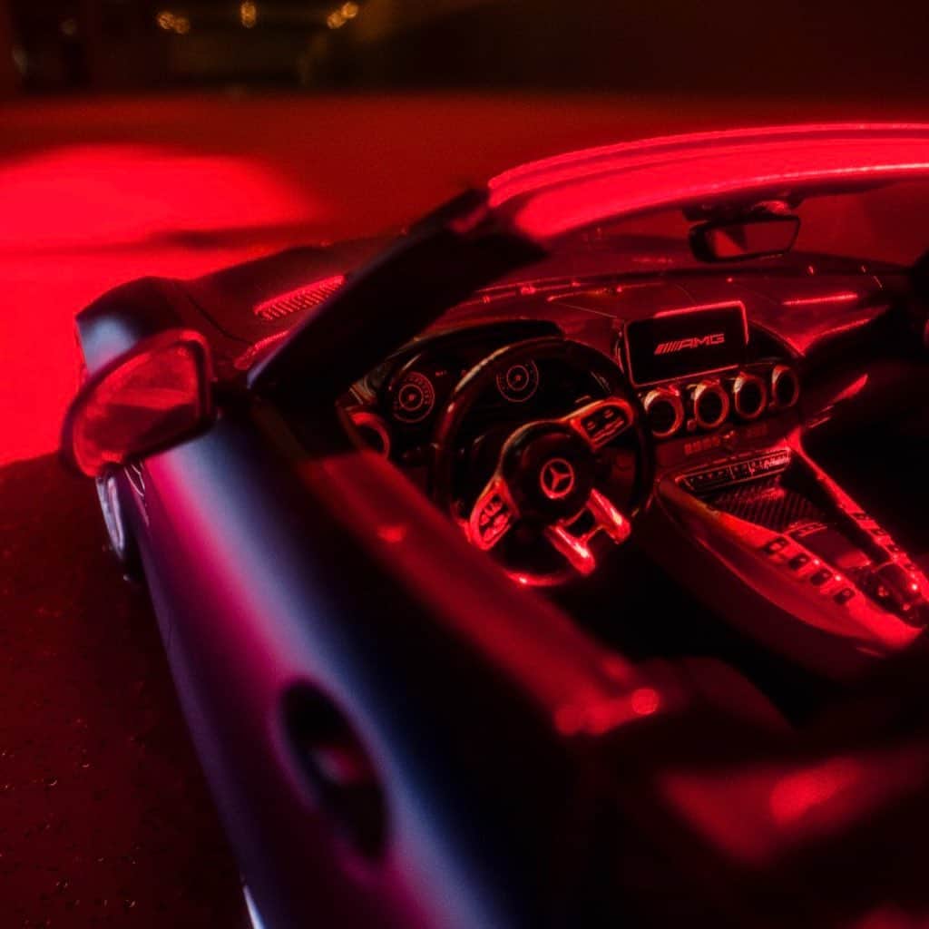 メルセデス・ベンツさんのインスタグラム写真 - (メルセデス・ベンツInstagram)「The Mercedes-AMG GT C Roadster provides the most intensive way ever to experience a sports car. Try it out with the signature miniature model. #MercedesAMG #GTC #DrivingPerformance」11月22日 23時36分 - mercedesbenz