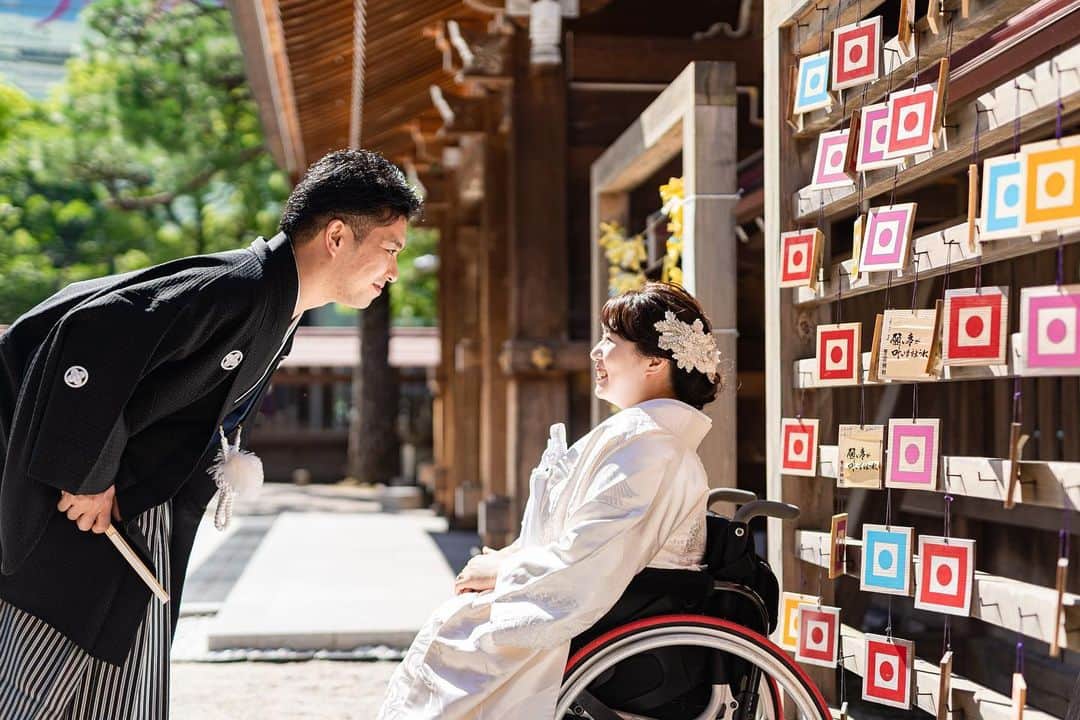 のインスタグラム：「Real Photo Wedding 　　　　　　 　　　　　 和装を着れるか心配し とても迷われていた新婦様 　 JUNOでしっかりとサポートするので着ましょう！ とお手伝いをさせて頂きました🕊 　　　　　 とても素敵なお写真ばかりで あの時 諦めなくてよかったとおっしゃって頂けて 私たちも心からうれしかったです 　　　　　　 ------------------------------------------------  　　　　 JUNO天神本店では 火曜日限定で店内フォトプランをご案内しております。 ㅤㅤㅤㅤㅤㅤㅤㅤㅤㅤㅤㅤ 【Photo Wedding  Plan 25万円】 ・ドレス、タキシード2点ずつフリーセレクト ・ヘアメイク2スタイル ・150カットデータ納品  【Photo Wedding  Plan 30万円】 ・ドレス、タキシード1点ずつフリーセレクト ・和装、紋付袴1点ずつフリーセレクト ・ヘアメイク2スタイル ・150カットデータ納品  お好きな方からお選び頂けます。  プライベート空間で撮影を楽しんでみませんか？ ㅤㅤㅤㅤㅤㅤㅤㅤㅤㅤㅤㅤㅤ  #JUNOの前撮り 　　　　　 ------------------------------------------------ ㅤㅤㅤㅤㅤㅤㅤㅤㅤㅤㅤㅤㅤ 詳細は@juno_tenjin 092-736-3412 までお問い合わせくださいませ。 ㅤㅤㅤㅤㅤㅤㅤㅤㅤㅤㅤㅤㅤ ------------------------------------------------  ㅤㅤㅤㅤㅤㅤㅤㅤㅤㅤㅤㅤㅤ #juno  #junowedding #junodress #realwedding #前撮り #photowedding  #フォトウェディング #weddingdress #ウェディングドレス #colordress  #カラードレス #結婚式 #プレ花嫁 #福岡プレ花嫁 #ドレス迷子 #和婚 #神社婚 #白無垢 #色打掛」