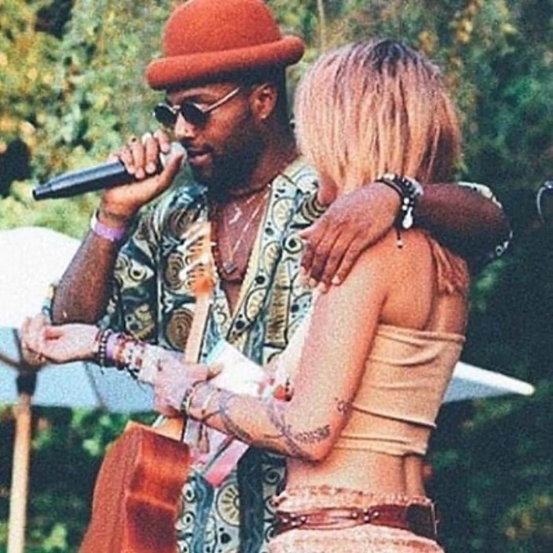 パリス・マイケル・キャサリン・ジャクソンのインスタグラム：「happy birthday to my fav hippie. i adore you. i’ve always looked up to you and wanted to be more like you, ever since i started making decisions for myself (like what kind of music i choose to listen to as well as create) and growing into the person i am today. you have had such a massive impact on me musically, spiritually, emotionally, morally, all the things. you have always been such a great role model for me and i cherish every single moment with you. thank you for being such a powerful and consistent source of recalibration, peace, and safety for me, even since i was a little girl. words can’t express my gratitude for your guidance and friendship, so i’ll say the rest telepathically. i love you cuzzo.」