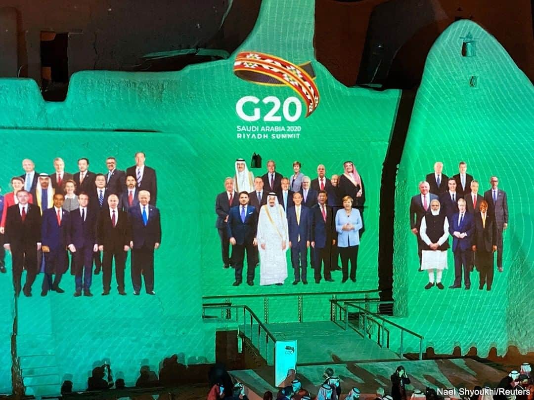 ABC Newsさんのインスタグラム写真 - (ABC NewsInstagram)「World leaders virtually attending the G20 summit, presided over by Saudi Arabia this year, are seen in a "family photo" projected against Salwa Palace in At-Turaif, one of Saudi Arabia's UNESCO World Heritage sites, as well as a virtual family photo of all leaders in attendance of the digital summit this year amid global concerns and precautions being taken over the COVID-19 pandemic. #g20 #saudiarabia #politics #international #worldleaders」11月23日 5時15分 - abcnews