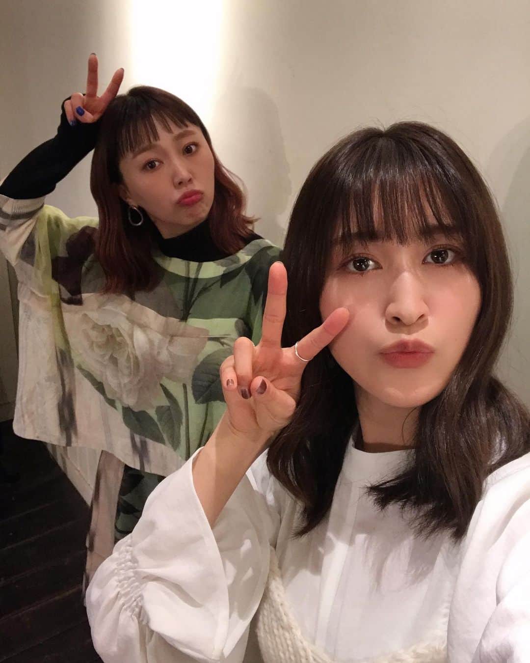 後藤夕貴のインスタグラム：「ㅤ 改めてリモートライブありがとうございました！ ㅤ 歌うことの楽しさを再確認できた、 最高な時間でした☺️ ㅤ ㅤ あいちゃんと歌うときは びっくりするくらい声がひとつになったり ハモるとすごく心地よかったり もっともっと歌いたくなっちゃうんだ〜 ㅤ そして外園さんの出すギターの音色がもう さいっこうに大好き！！ 色っぽいバラードからロック調まで なんでも表現してくださるゾノさん。 突然曲数増やしても神対応してくださって いつもいつも本当に感謝しています😭🙏🏻 ㅤ また来年もできたらいいなぁ #おうちでごいな  #きゅんです」