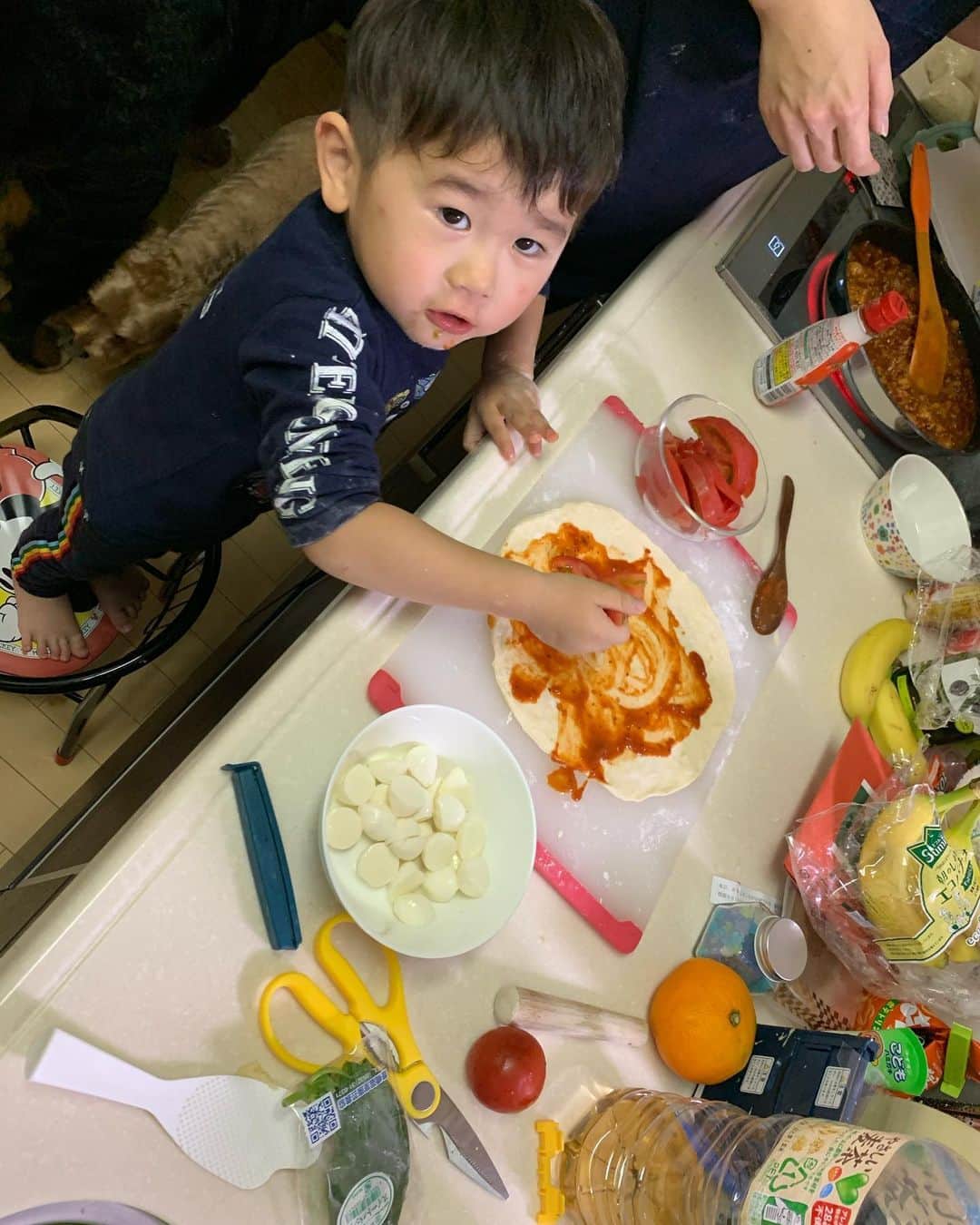 のインスタグラム：「今日は息子と奥さんが作ってくれたピザでした😋🍕 メチャ美味しくて4枚食べた…🤤  ありがとう👏👏  #dtのオフ　#いい夫婦の日」