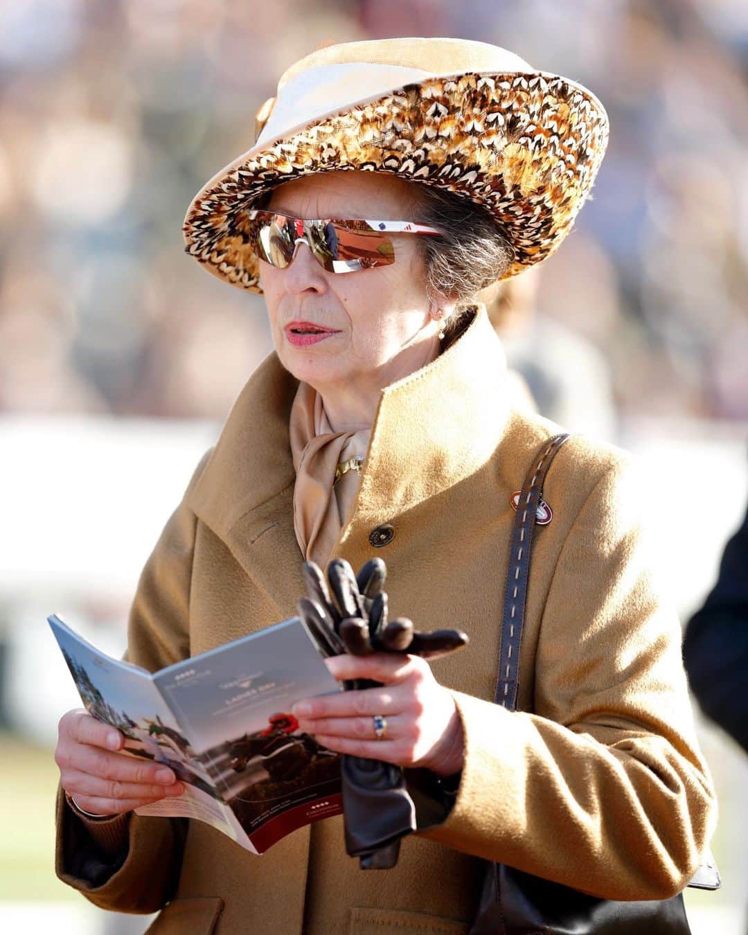カリーヌ・ロワトフェルドのインスタグラム：「Underrated fashion icon 💕 Nobody does cool like Princess Anne. What’s your favorite look?」