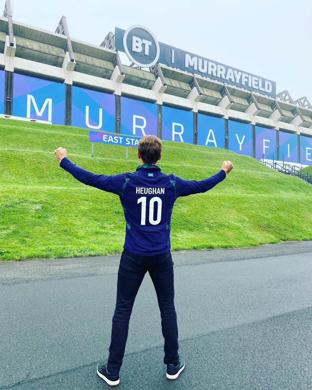 サム・ヒューアンさんのインスタグラム写真 - (サム・ヒューアンInstagram)「Good luck @scotlandteam !! @autumnnationscup  Allez les autre bleus! 🏴󠁧󠁢󠁳󠁣󠁴󠁿 🏉」11月22日 23時53分 - samheughan