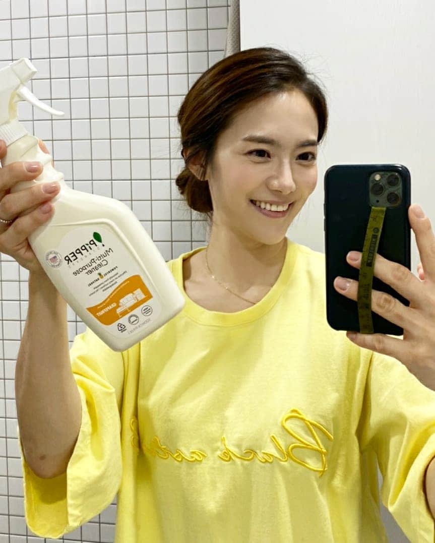 ユ・ハナさんのインスタグラム写真 - (ユ・ハナInstagram)「열심히 달려온 #pipperstandard  #스프레이3종세트구성 #피퍼 는 이제 곧 마감이에요!  물로 헹구지않고 뿌리고 닦기만해도 되는 다목적세정제는,  작은 스프레이용기에 담아 가방에 넣고 다녀도 유용하고, 특히 물청소를 자주하기 힘든  #건식화장실 관리할 때 좋더라구요🍍  #파인애플발효액 의 놀라운 세정력과 인체에 해를 주지않은 안전한 성분으로, 우리 집부터! 우리 집만큼은! 안전하고 깨끗히 지켜내요♡  #피퍼스탠다드  거짓말이 가득한 세제 성분 세상에, 믿고 쓸 수 있는 그런 #세제 에요.  배송은 내일부터🚛」11月22日 23時57分 - hahana111