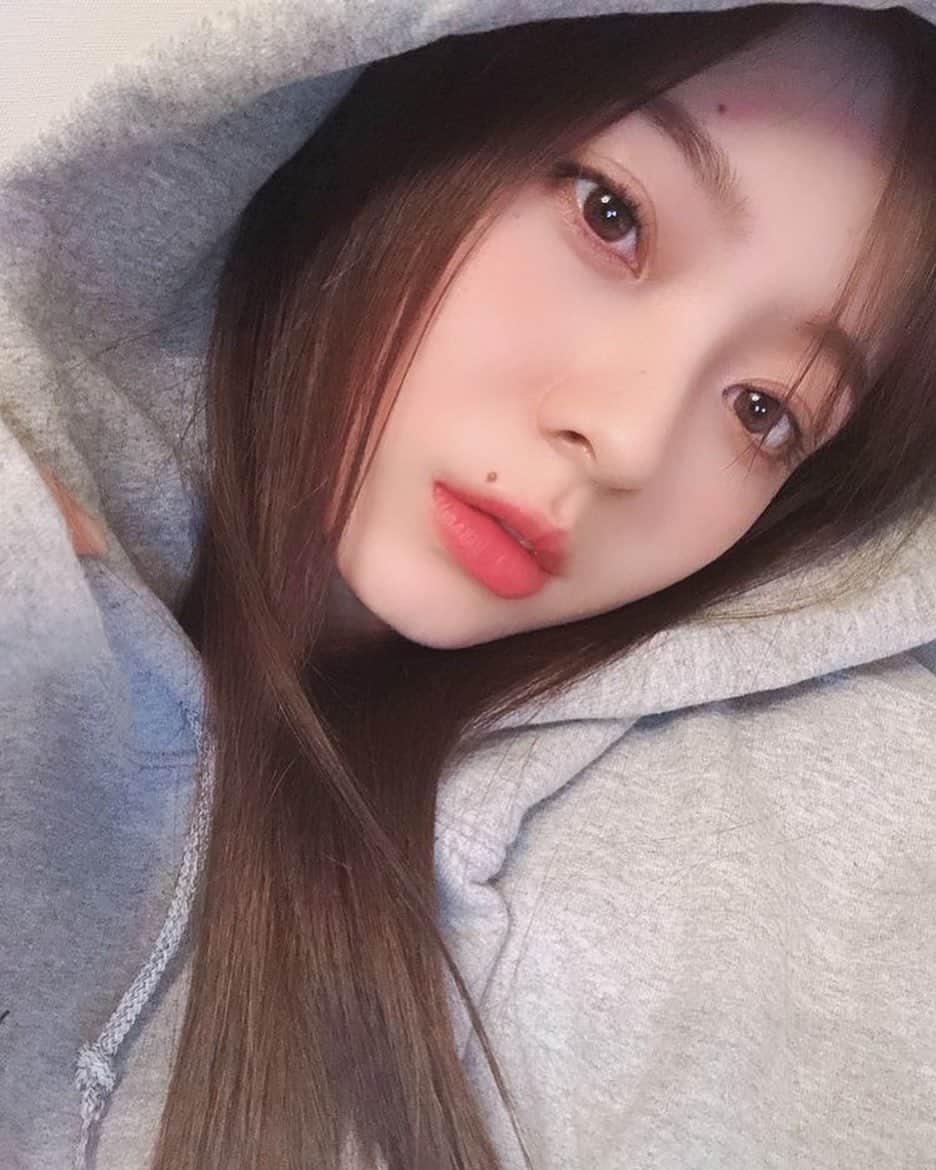 西野七瀬fanのインスタグラム：「･ さっさと受験終わらせて 早くミーグリじゃなくて個握行きたいンゴ 梅澤しゃん4枚しかねえけんど #乃木坂46 #nogizaka46 #のぎざか46  #梅澤美波 #うめざわみなみ #みなみん #みなみ #梅 #梅ちゃん #ひょろなが亭うめマヨ #梅マヨ #umezawaminami  #雑誌 #着物  #どいや丸軍団  #裏アカに力を入れてる系grammar  #乃木坂ちゃんリスペクト軍団」