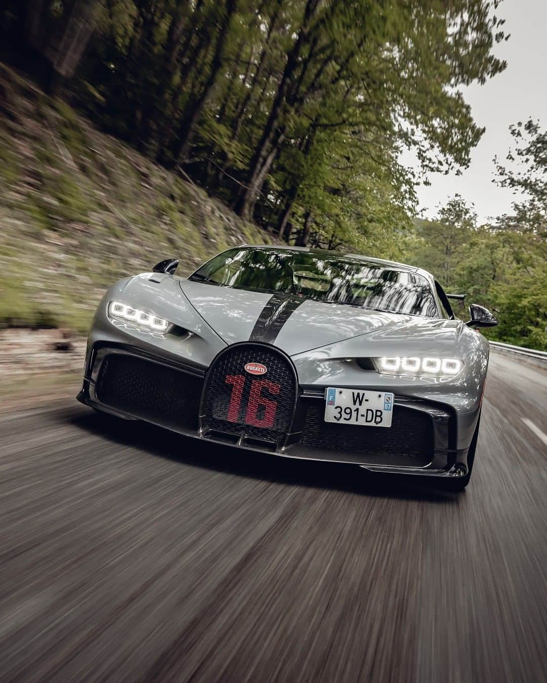 ブガッティさんのインスタグラム写真 - (ブガッティInstagram)「Power, performance, and an iconic style. We can’t think of a more satisfying view than the CHIRON Pur Sport in Jet Grey devouring the Alsatian roads in France.   #BUGATTI #BUGATTIChironPurSport #CHIRONPurSport  _  Fuel consumption, l/100km: 36.7 in urban areas / 15.8 in extra urban areas / 23.5 combined; combined CO2 emissions g/km: 553; efficiency class: G」11月23日 0時00分 - bugatti