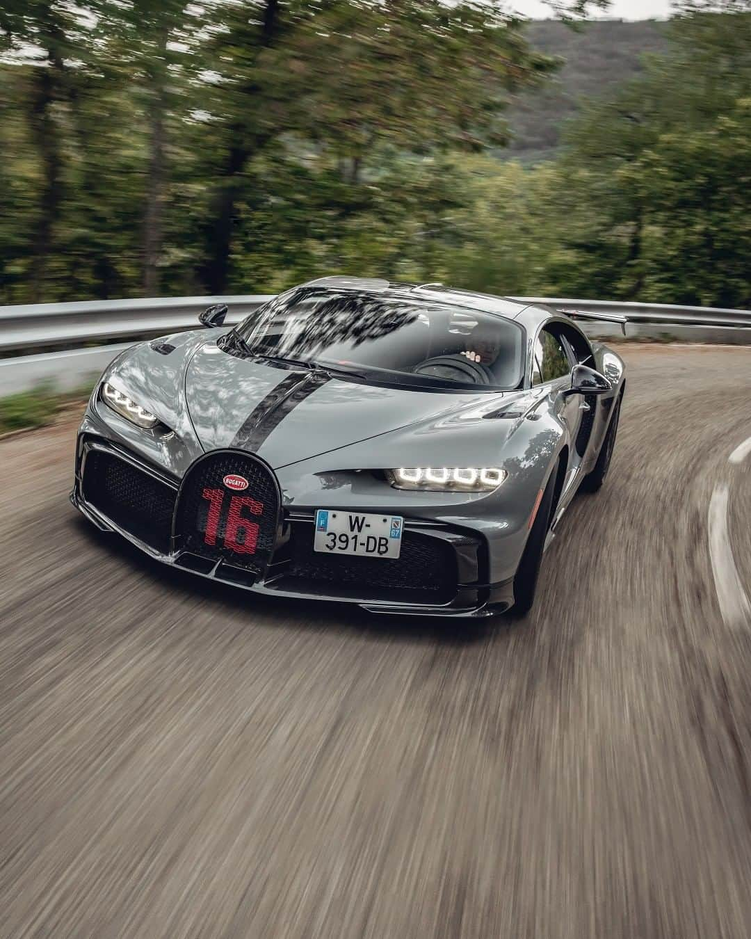 ブガッティさんのインスタグラム写真 - (ブガッティInstagram)「Power, performance, and an iconic style. We can’t think of a more satisfying view than the CHIRON Pur Sport in Jet Grey devouring the Alsatian roads in France.   #BUGATTI #BUGATTIChironPurSport #CHIRONPurSport  _  Fuel consumption, l/100km: 36.7 in urban areas / 15.8 in extra urban areas / 23.5 combined; combined CO2 emissions g/km: 553; efficiency class: G」11月23日 0時00分 - bugatti