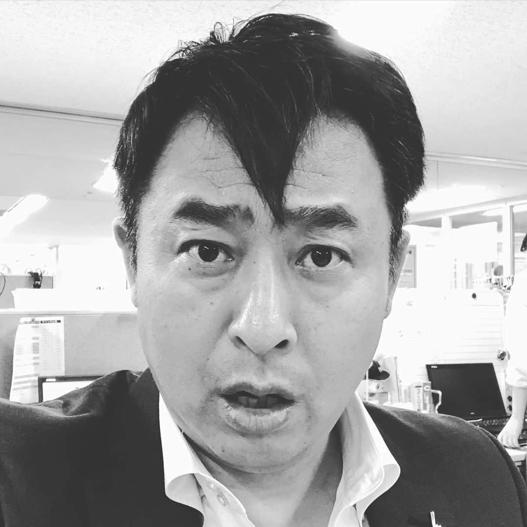 岩本勉さんのインスタグラム写真 - (岩本勉Instagram)「生放送で興奮し過ぎたら前髪が・・・^o^」11月23日 0時03分 - gun18gun18