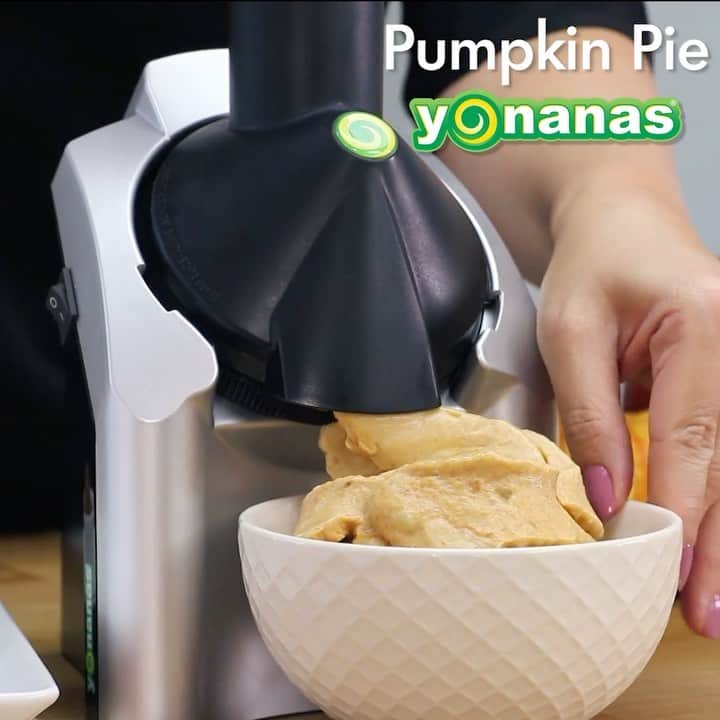 Yonanasのインスタグラム：「Love pumpkin pie? We’ve got a nice cream treat for you! This Yonanas recipe tastes just like pumpkin pie, but is made with only bananas, pumpkin purée, pumpkin spices and a sprinkle of crumbled gingersnap cookies! ⠀ ⠀ The full recipe is linked in our profile.」