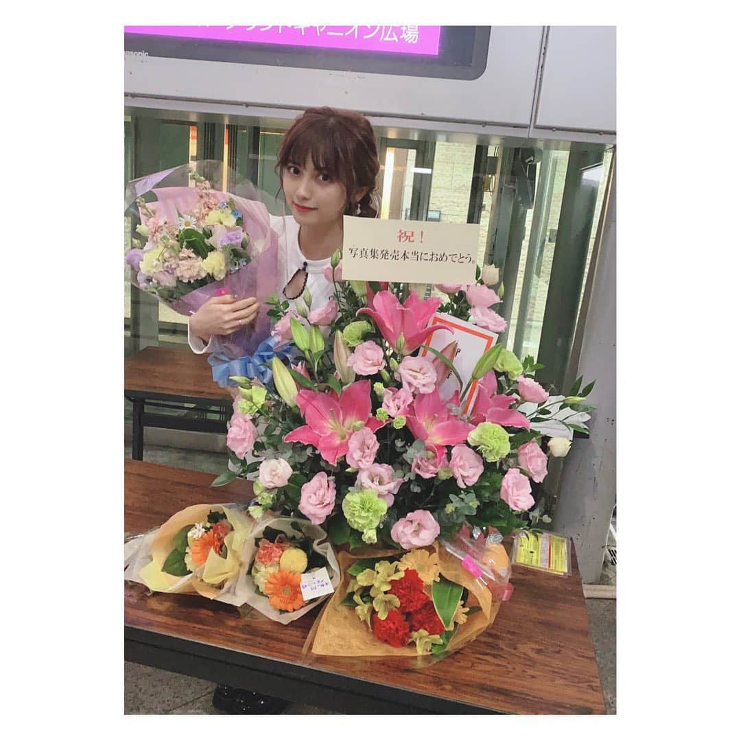 のインスタグラム：「名古屋生誕ありがとう！  寒い中沢山待たせちゃってごめんね。 大阪名古屋の2日間、とっても沢山の人におめでとうを言って貰えて幸せでした！  ラストの生誕祭は12/5福岡にて！ 九州の皆とそれ以外のみんなに会えるの楽しみにしてるね。  #桃月なしこ #なしこたそ #なしこのみかん #サンシャインサカエ #グランドキャニオン広場」