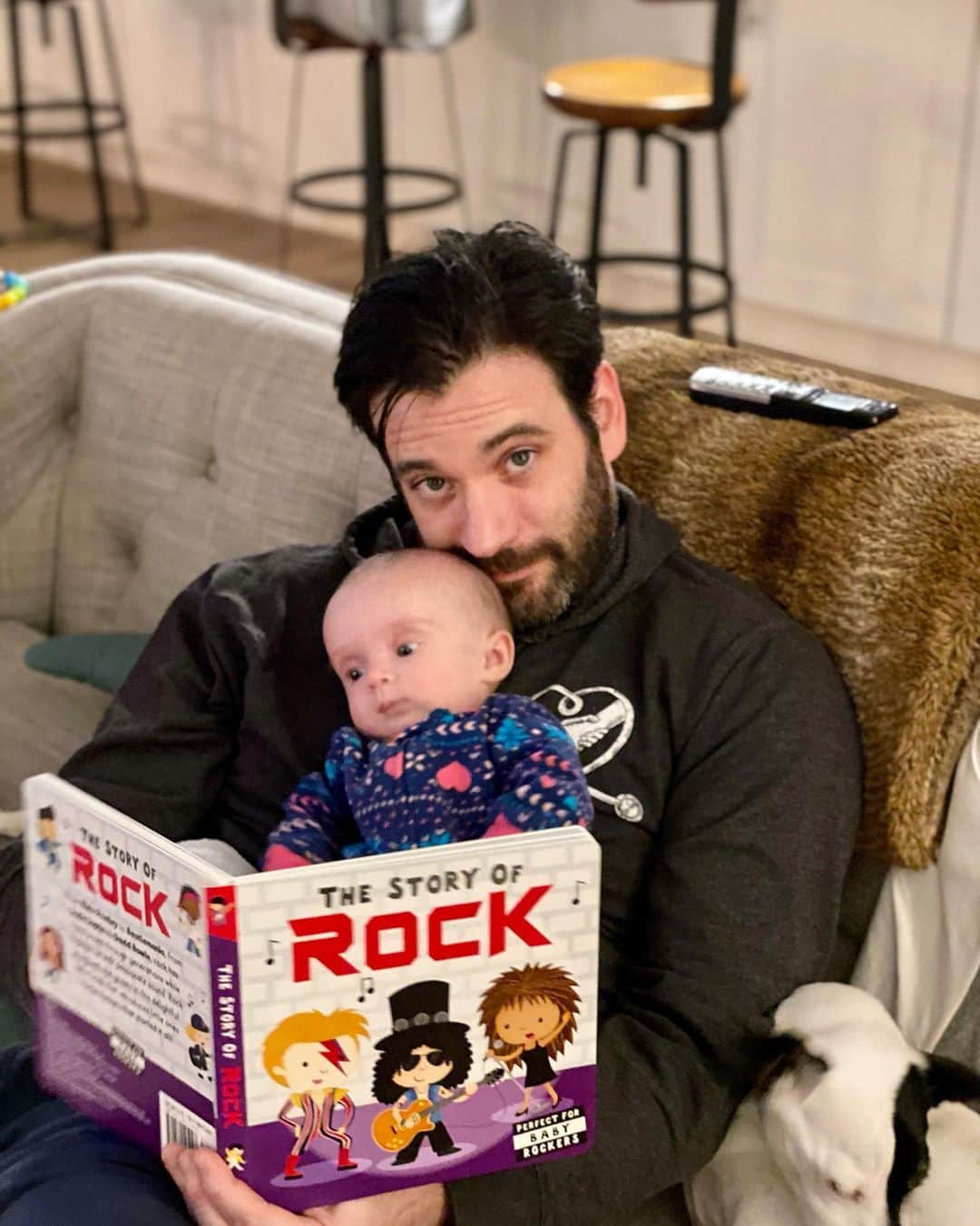 コリン・ドネルのインスタグラム：「Starting her history lessons early thanks to @kevinmurin & @discocouture✌️🎸🤘 #rockandrollbaby @pattimurin」