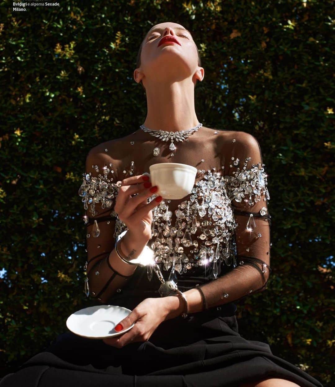 フラヴィア・ルチーニのインスタグラム：「Tea for two ☕️ ☕️ ? @bazaarbr shot in Roma by @karel_losenicky」