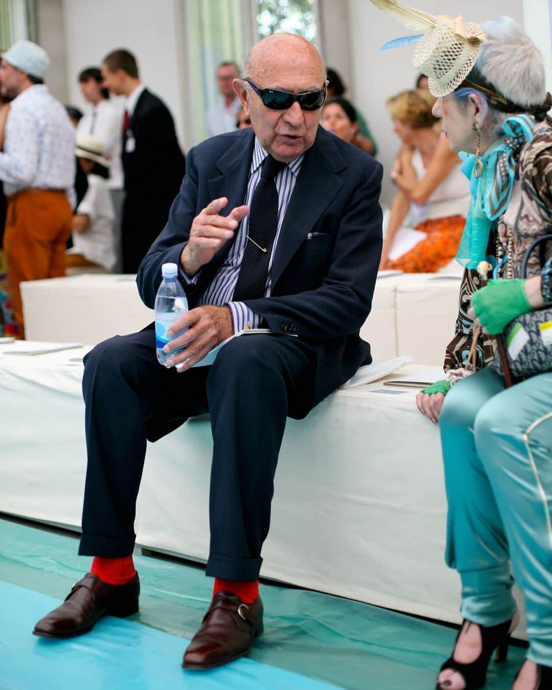スコット・シューマンのインスタグラム：「Two fashion icons Anna Piaggi & Beppe Modenese, Milan」