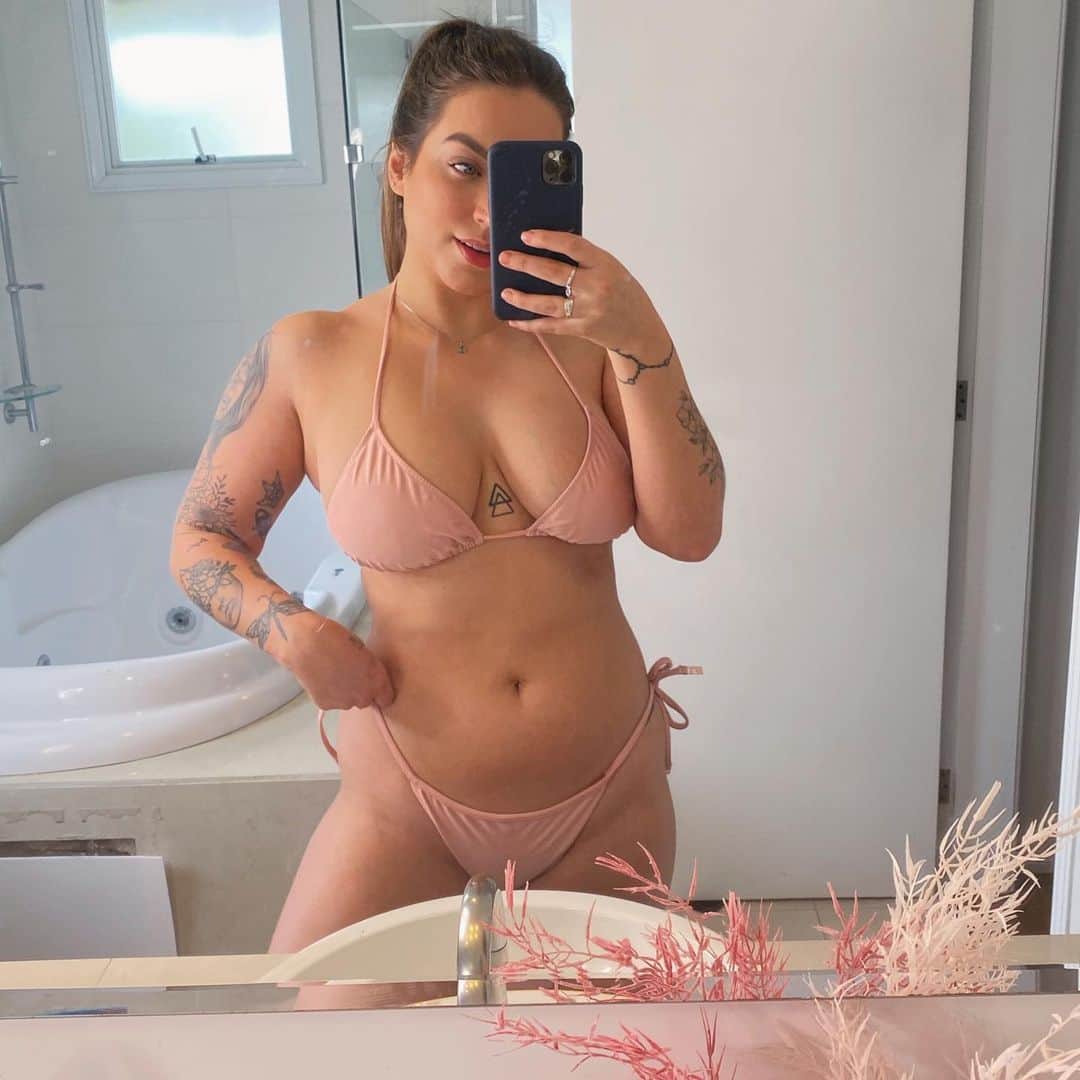 Bruna Unzuetaのインスタグラム：「Veeeeem verão, ja to prontaaa 💁🏻‍♀️ usando a nova coleção Oasis de @hoperesort 🌴 inclusive essa coleção está no Esquenta Black Friday com descontos progressivos até HOJE: levando 2 peças 15% de desc, 3 peças 20%, 4 ou + peças 25% 🤩😱 #HOPEresort #HR *publicidade」
