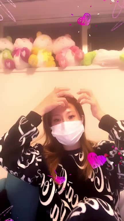 赤崎ティナ（西浦舞由美）のインスタグラム：「郵送開始いたします！ お手元に届いたら #赤崎ティナ　#クレティナ #ママのダイヤモンド　#実話シンガー のハッシュタグをつけての拡散を是非是非お願いします！！ あとofficial LINEが出来たのですが、ファンの方が増えるとグッズを作れたり路上の先行予告など、お伝えできますので是非ご登録を❤️✨」