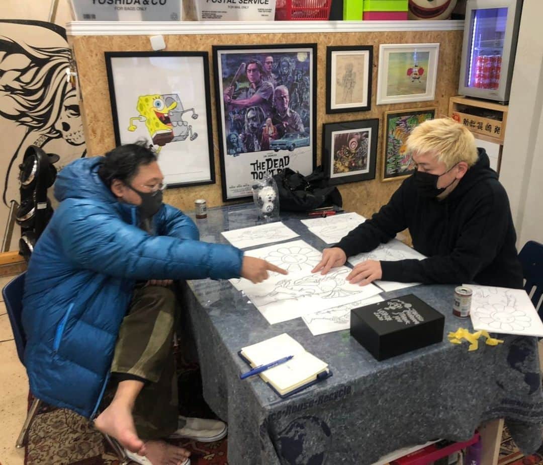 村上隆さんのインスタグラム写真 - (村上隆Instagram)「I went to visit Hiddy @hiddy728 , who has an office in Uraharajuku, at his studio to discuss a new sofubi (soft vinyl) figure project. Hobby figures in Japan have been refined over time within the territory of otaku, and I have been digging deep into the Japanese otaku culture for the past 30 years in order to repeatedly research the premise of and implement strong formative creation. The results have been the bishojo (beautiful girl) figure sculptures and shokugan toys I have been developing over the years. Shokugan is a strange thing: an elaborate small toy figure that comes included in a pack of chewing gums that’s sold for JPY300 (roughly USD3). The product is considered and distributed as food, and the figure comes included as a bonus—in theory, for free.  The reason why it was possible to offer such products at such an affordable price was because 20 years or so ago, manufacturing was extremely cheap in China. Back then, at the center of otaku figure culture was Kaiyodo @kaiyodo_pr , a company based in Osaka, the big city in western Japan two and a half hours from Tokyo by bullet train, and I used to work with the company’s executive manager Mr. Shuichi Miyawaki @sennmusann to develop my figures.   I was recently introduced to Hiddy by Porter’s Mr. Matsubara @porter_yoshida_co.official , and I am now embarking on a journey to learn the history of sofubi in Uraharajuku. Hiddy has been singularly focused on sofubi in Uraharajuku since its early days. The theme of our collaboration will likely be my encounter with its history.  translation: @tabi_the_fat」11月23日 0時41分 - takashipom