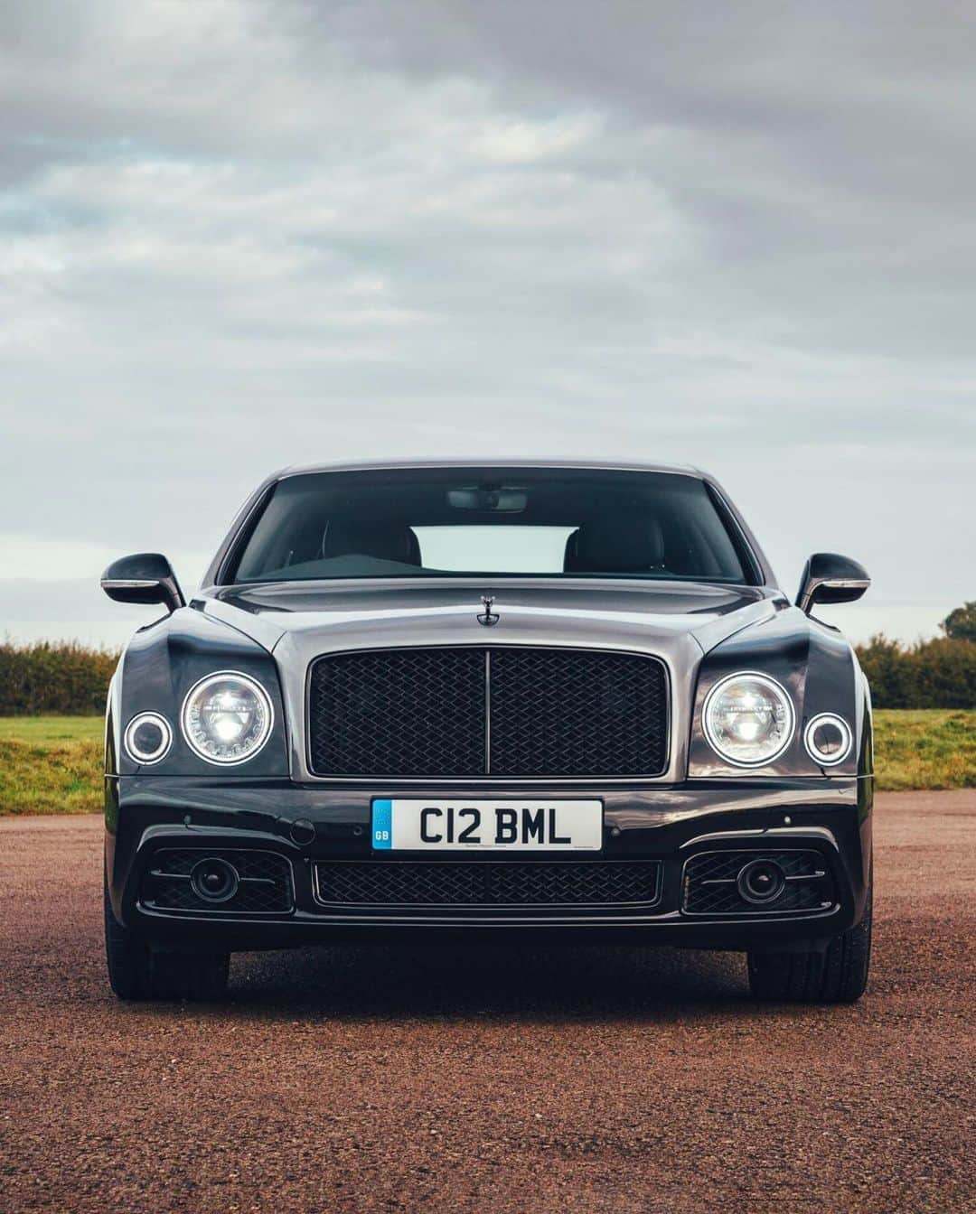 ベントレーさんのインスタグラム写真 - (ベントレーInstagram)「Not all statements are made with words. The #Mulsanne. _ #Bentley Mulsanne Speed WLTP drive cycle: combined fuel consumption: 17.8 mpg (15.9 l/100 km), combined CO₂: 350 g/km」11月23日 0時52分 - bentleymotors