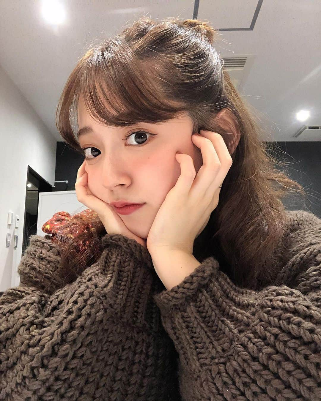 鈴木愛理さんのインスタグラム写真 - (鈴木愛理Instagram)「✴︎ 今日もみんなお疲れ様でした❤︎  明日は  ①KT Yokohama にて #HtH ライブ🥰 ②TBS 『CDTV LIVE! LIVE! 』22:00〜 W鈴木で出演🕶🎀  たのしもうう！！！👍  #毎日歌えることに感謝 #昨日は大阪 #今日は福岡 #ありがとうございました^^ #見に来てくれた誰かの #明日ももう少し頑張ってみようっていうエネルギーの一部に #なれてたらいいなぁ #声を通してパワー送ります💓」11月23日 0時54分 - airisuzuki_official_uf