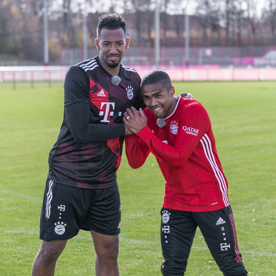 ダグラス・コスタのインスタグラム：「Yeah ma bro! @jeromeboateng 👊🏾」