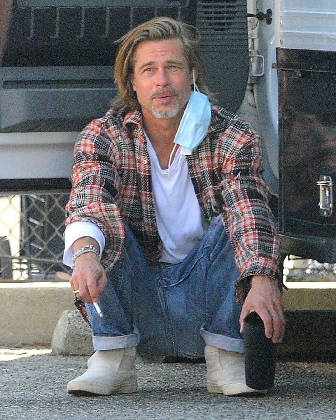 GQさんのインスタグラム写真 - (GQInstagram)「Brad Pitt’s long hair broke the internet this week. Hit the link in bio for #GQGroomingGods. (📷: Coleman-Rayner)」11月23日 1時00分 - gq