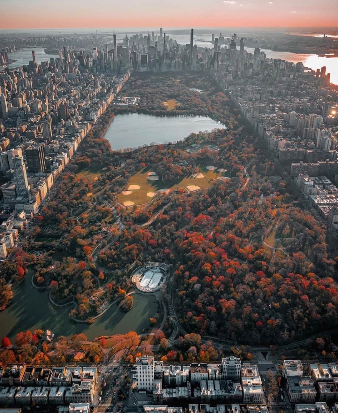Earth Picsさんのインスタグラム写真 - (Earth PicsInstagram)「Central Park, New York City 🍁🍂Have you ever been? By @212sid」11月23日 1時00分 - earthpix