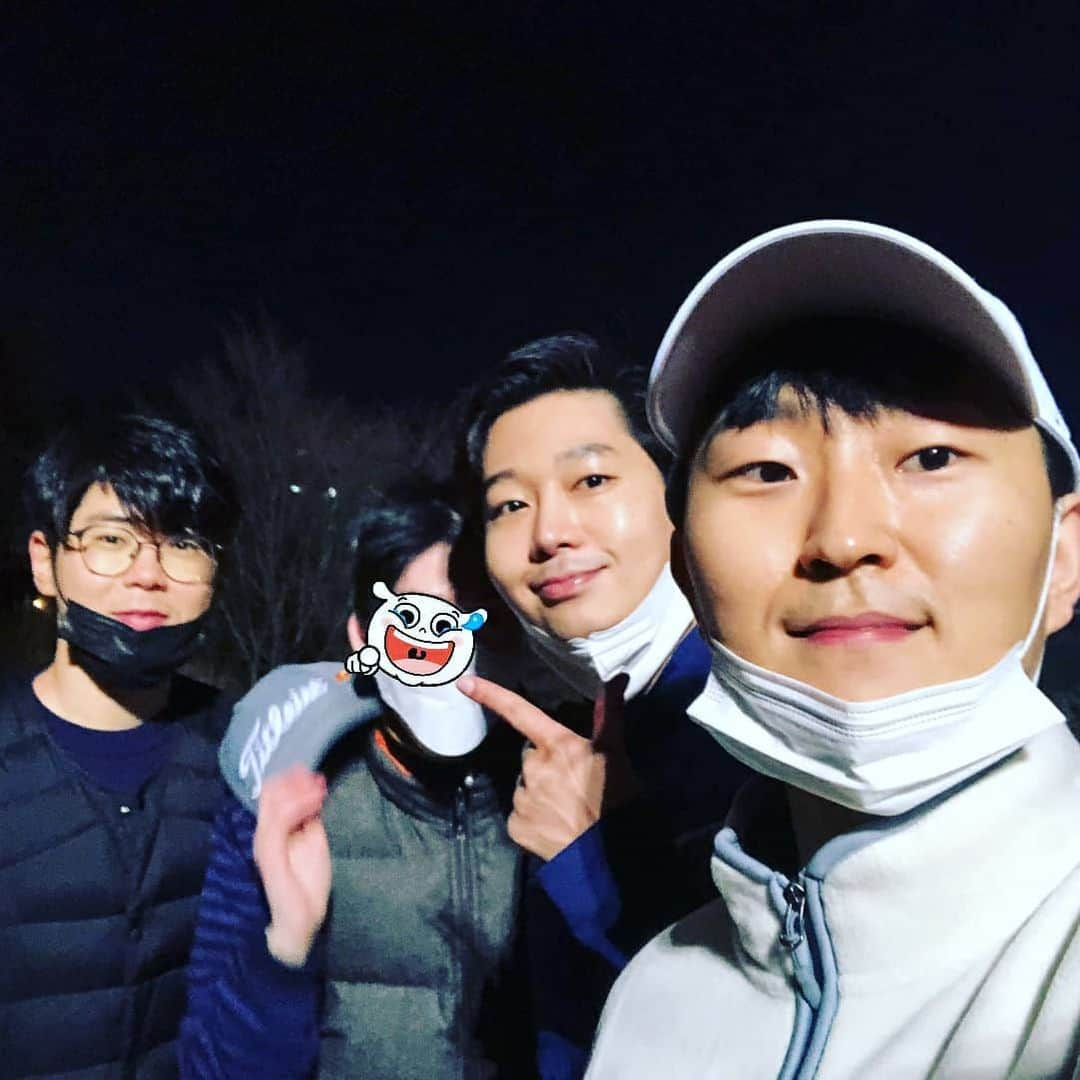 ヒョソク さんのインスタグラム写真 - (ヒョソク Instagram)「애들이 너무 잘친다.. 겨울은 너무 추워요🥶 감기조심 하세용  風邪に気をつけてください🤧  #광릉포레스트cc #골프 #golf #골프초보」11月23日 1時29分 - kimhyoseoks