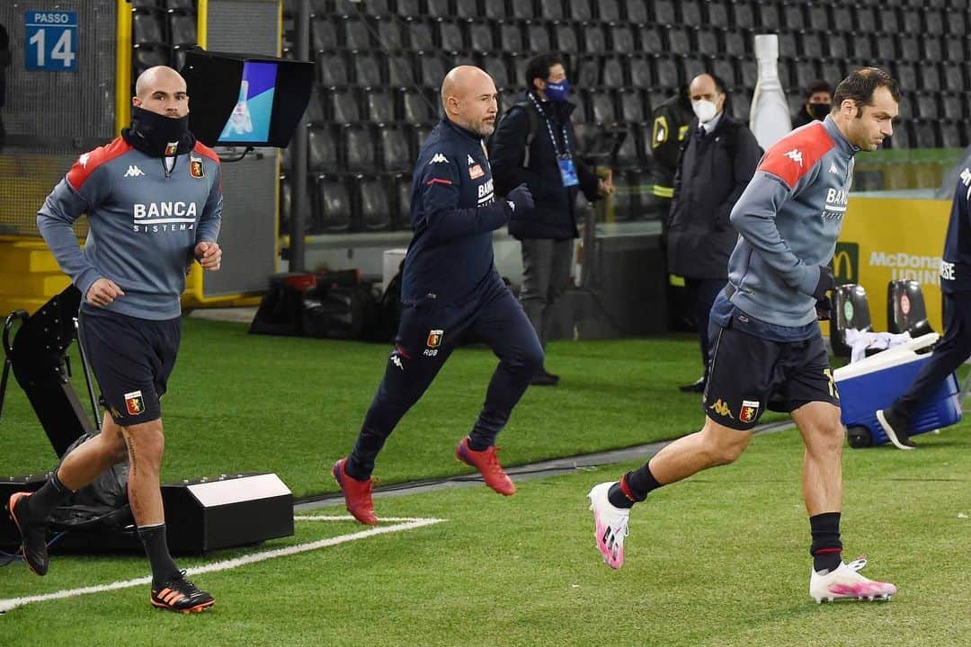 ジェノアCFCさんのインスタグラム写真 - (ジェノアCFCInstagram)「🔥 Warm up!  🔴🔵 #UdineseGenoa」11月23日 1時29分 - genoacfc