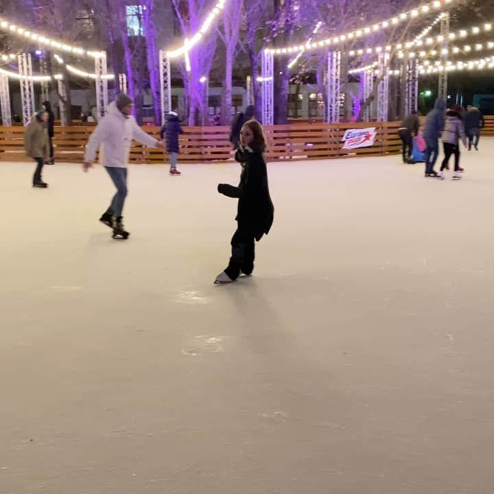 アリサ・ロスコのインスタグラム：「❄️」