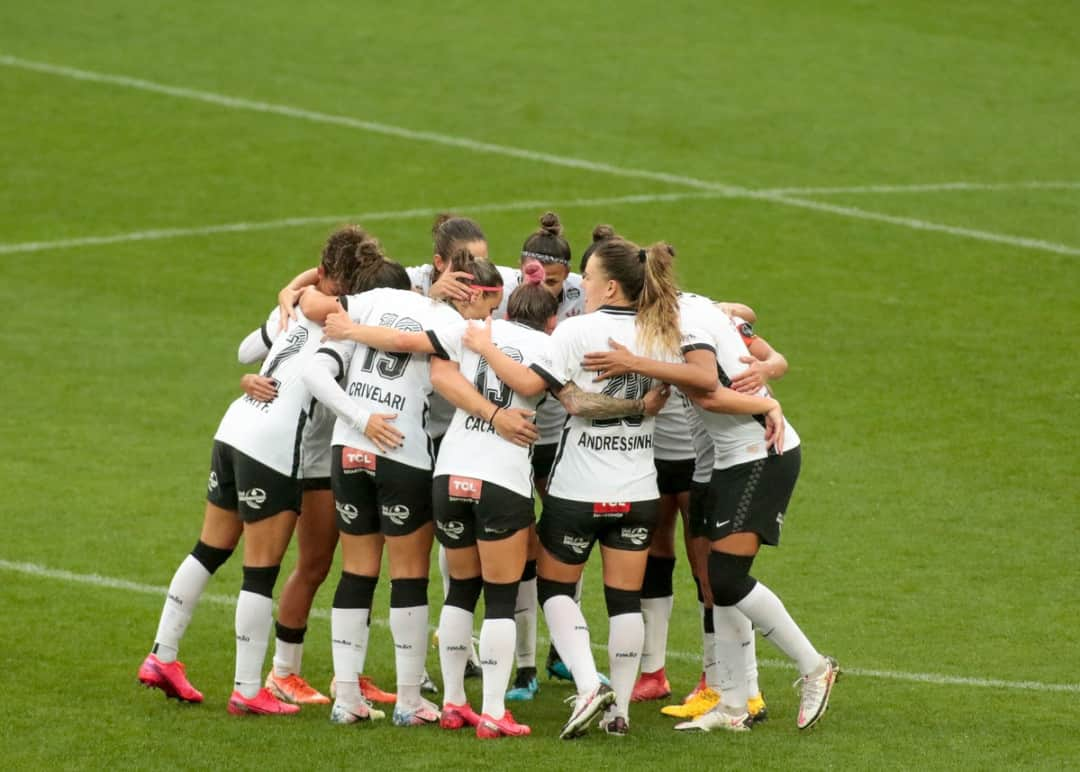 コリンチャンスさんのインスタグラム写真 - (コリンチャンスInstagram)「HOJE TEM DECISÃO, HOJE TEM CORINTHIANS FEMININO!⠀ ⠀ Às 20h, as meninas do Timão visitam o Avaí/Kindermann pela partida de ida da grande final do Brasileirão Feminino.⠀ Com transmissão da Band, ESPN e também no Twitter da competição! ⠀ ⠀ 📷 Rodrigo Coca⠀ ⠀ #RespeitaAsMinas⠀ #VaiCorinthians⠀ ⠀ ⠀ ⠀」11月23日 2時00分 - corinthians