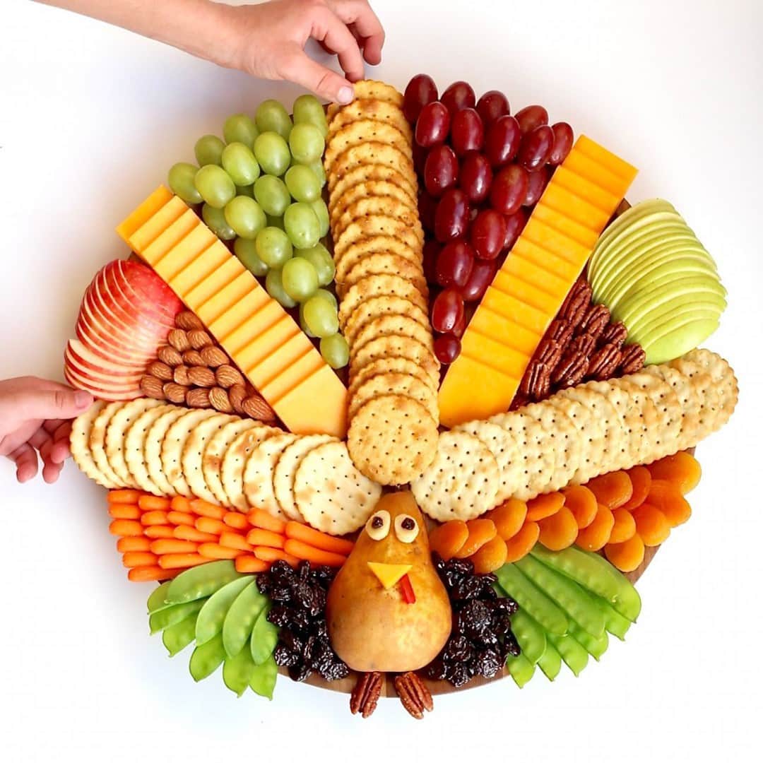 Good Morning Americaさんのインスタグラム写真 - (Good Morning AmericaInstagram)「This 'charcu-turkey' from @thebakermama is truly #Thanksgiving #charcuterie goals! Get tips and tricks on how to make it at link in bio.」11月23日 2時01分 - goodmorningamerica