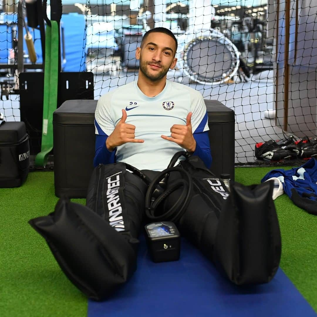 チェルシーFCさんのインスタグラム写真 - (チェルシーFCInstagram)「Recovery day! Looks comfy, @hziyech?! 🤙  #CFC #Chelsea」11月23日 2時01分 - chelseafc