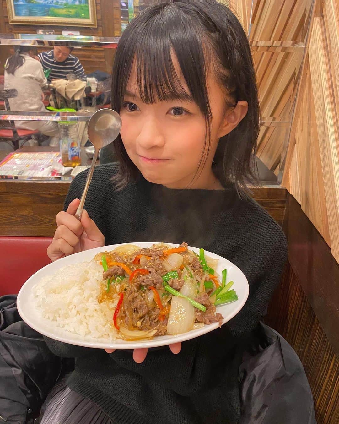 百川晴香さんのインスタグラム写真 - (百川晴香Instagram)「プルコギ丼食べてきた🍚💕 #韓国料理 #新大久保 #japanesegirl #cute #followｍe」11月23日 2時08分 - momokawaharuka