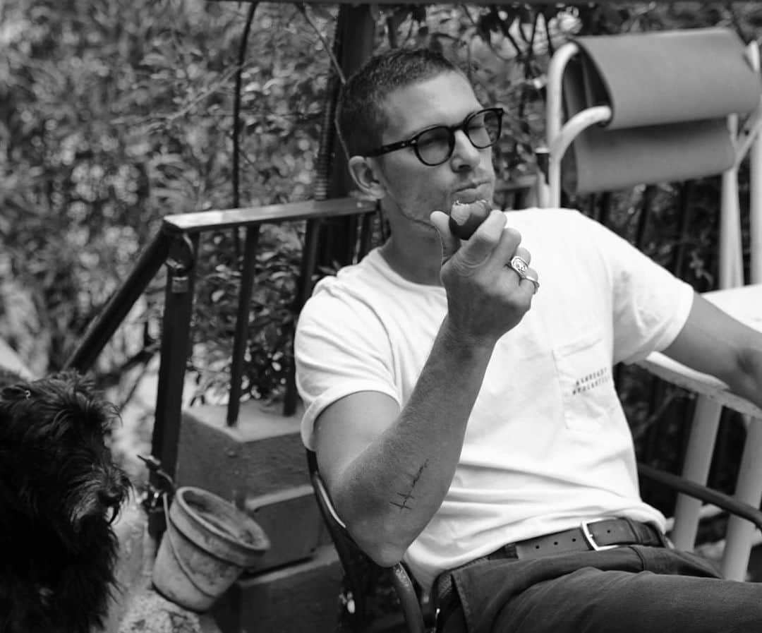 アダム・センさんのインスタグラム写真 - (アダム・センInstagram)「He knows I have the goods!」11月23日 2時07分 - adamsenn