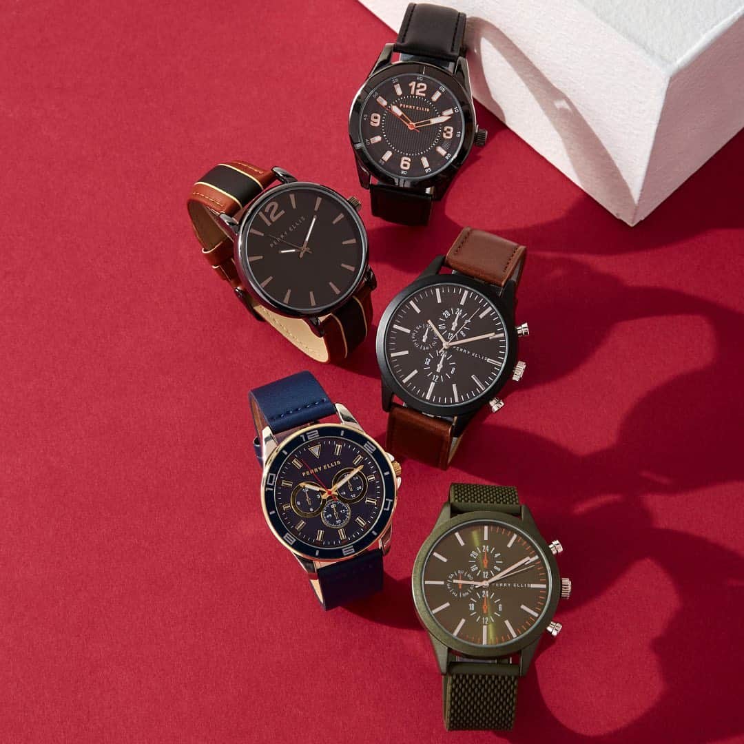 ペリーエリスのインスタグラム：「Timeless classics for a classic man. Shop new season accessories online now. #LifeReadySince1976」