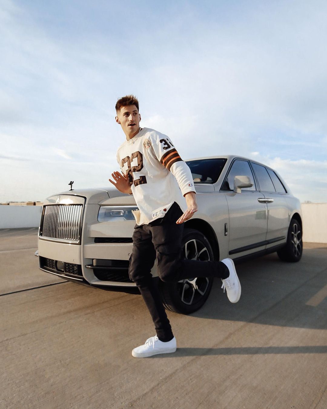Mark Dohnerのインスタグラム：「just dropped $500k on my dream car!! ⭐️ 2020 Rolls-Royce Cullinan Black Badge... jk @rollsroycecle lemme borrow it cuz of my new song! #FAMOUS (what’s your dream car?) 🚘」