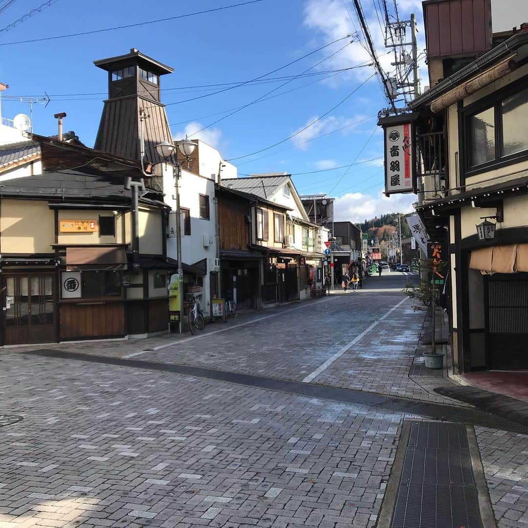 桑山哲也さんのインスタグラム写真 - (桑山哲也Instagram)「飛騨高山(о´∀`о) 綺麗な街でした♫  #桑山哲也 #ボタンアコーディオン #藤田朋子 #アコーディナ」11月23日 2時20分 - monmalutolu