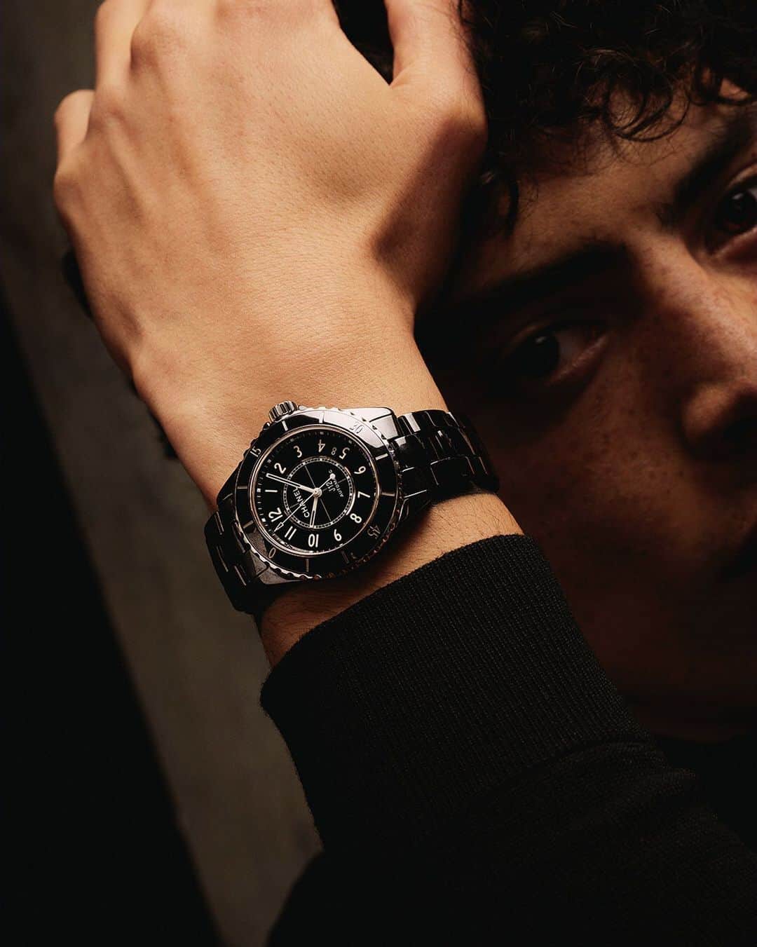 のインスタグラム：「A CHANEL Dream Never Fades  @cristiano.palmerini wears the J12 watch in highly resistant black ceramic and powered by the Caliber 12.1 movement.   Discover the selection. Link in bio.  #CHANELDreaming #CHANELWatches #J12」