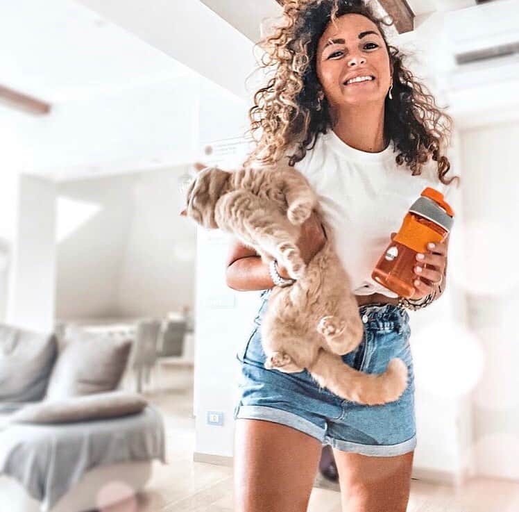 ARIIX Officialさんのインスタグラム写真 - (ARIIX OfficialInstagram)「Shake off those worries and embrace this season of gratitude! 🧡 What are you thankful for today?  📸 @stefania_giaccardi  ⠀ ⠀ #ariix360 #ariix365 #ariix #ariixproducts #powerboost #slenderiiz #bcaa #mct #cocoa #postworkout #purenourish #proteinpowder #veganprotein #veganproteinshake #veganpostworkout #glutenfreeprotein #soyfreeprotein #vegan #glutenfree #soyfree #soyfreeglutenfree #glutenfreevegan #myariixlife #ariixlife #ariixliving #ariixlifestyleperks #ariixtransformation #myariixtransformation #fitfam #leanmusclemass」11月23日 2時28分 - partnercoglobal