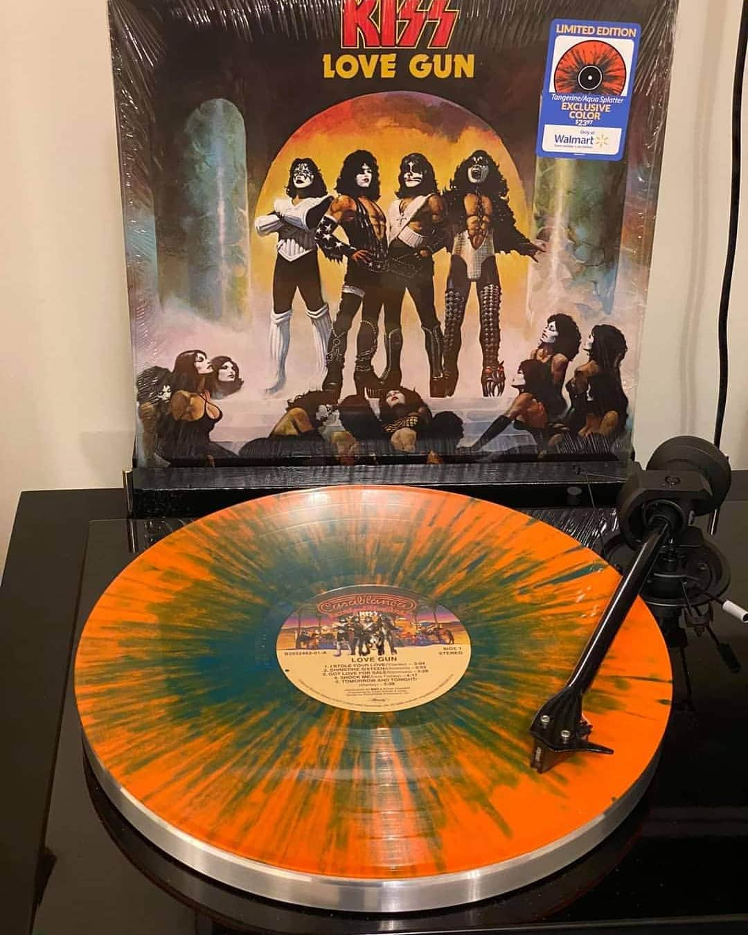 KISSさんのインスタグラム写真 - (KISSInstagram)「#CollectingKISS! Pat Lucero is spinning his Walmart exclusive #KISS Love Gun colored vinyl. #KISSARMYROCKS」11月23日 2時43分 - kissonline