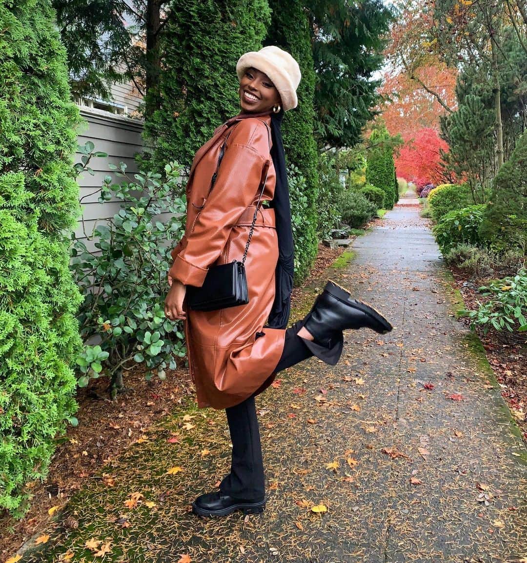 ALDO shoesさんのインスタグラム写真 - (ALDO shoesInstagram)「Beauty in a bootie. @brinney_ rocking a fresh new pair of Sybille zip-up ankle boots on her sunday stroll. Tap to shop this fall favorite. #AldoCrew #sundayscroll」11月23日 2時48分 - aldo_shoes