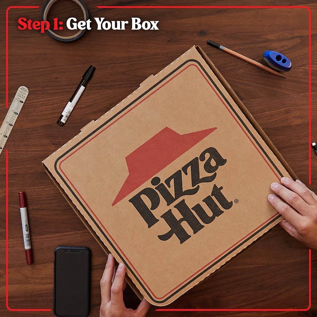 のインスタグラム：「Get ready for some (paper) football! 🏈 Turn your pizza box into the field and challenge your friends. 🙌」