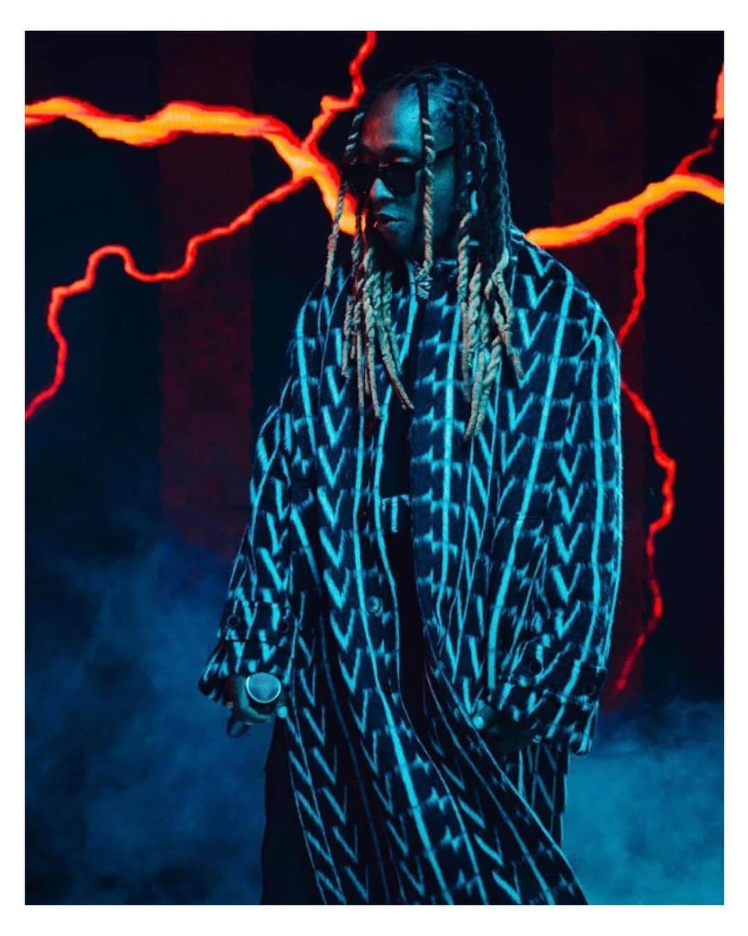 Valentinoさんのインスタグラム写真 - (ValentinoInstagram)「For his #betawards2020 performance, @tydollasign wore a Valentino wool coat featuring the all-over VLTN Times print.」11月23日 2時56分 - maisonvalentino