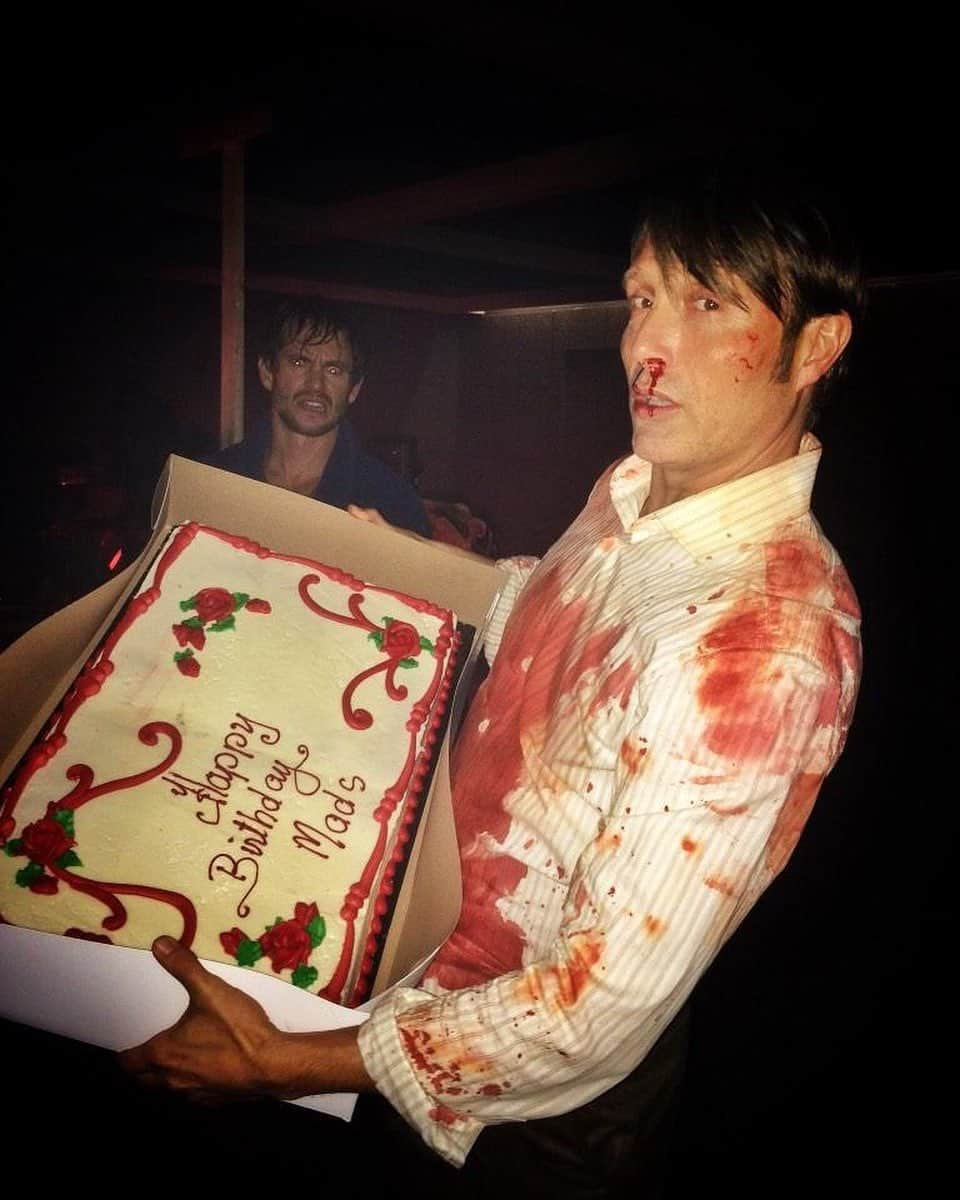 ヒュー・ダンシーのインスタグラム：「Happy birthday, #MadsMikkelsen!」