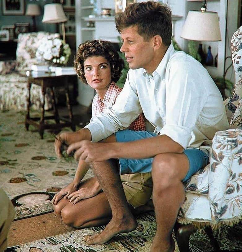 サンドラ・バーンハードさんのインスタグラム写真 - (サンドラ・バーンハードInstagram)「A better day in our fragile democracy May we return to it January 20 @joebiden @kamalaharris #Jfk & Jackie」11月23日 3時03分 - sandragbernhard