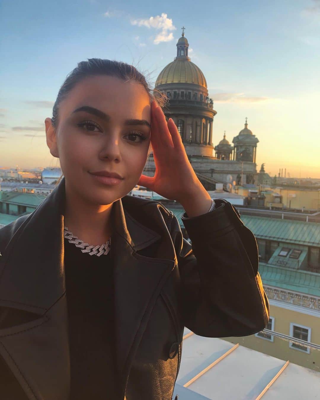 リーナ・フェードロワのインスタグラム：「Какие эмоции сейчас испытываете, кидайте смайл) Мой - 😕 What is your emoji now? Mine - 😕」